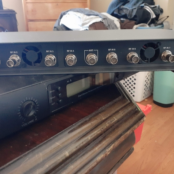 Sennheiser audio transmitter combiner - Picture 4 of 6